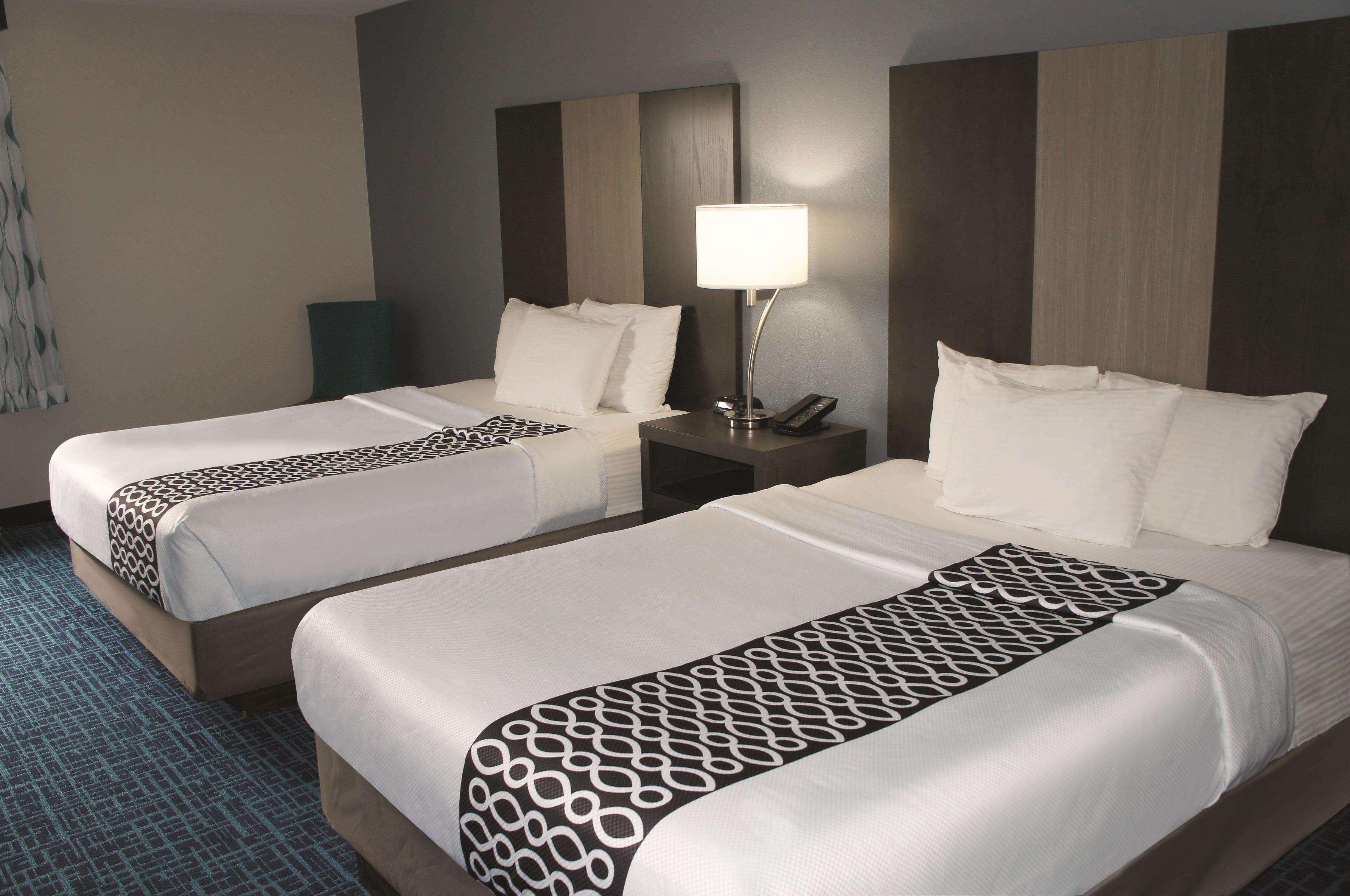 La Quinta Inn & Suites By Wyndham Peru Starved Rock St Park Bagian luar foto