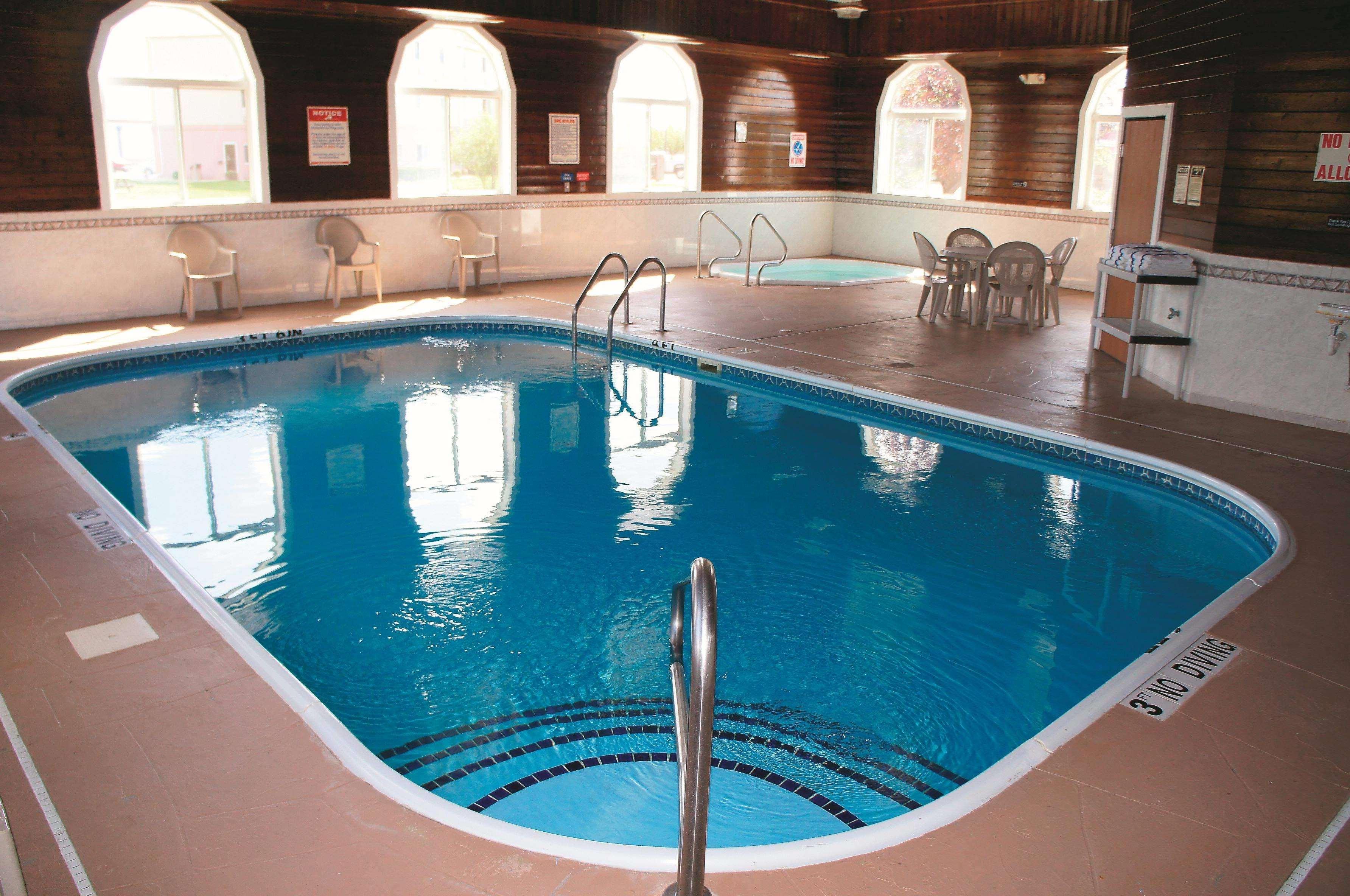 La Quinta Inn & Suites By Wyndham Peru Starved Rock St Park Bagian luar foto
