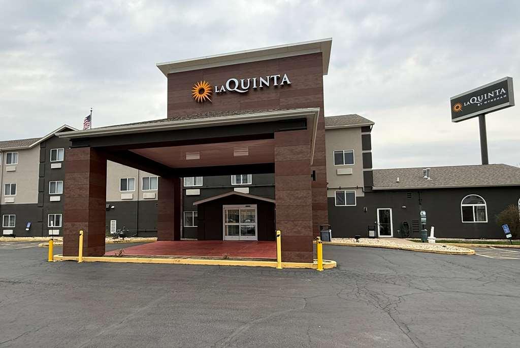 La Quinta Inn & Suites By Wyndham Peru Starved Rock St Park Bagian luar foto